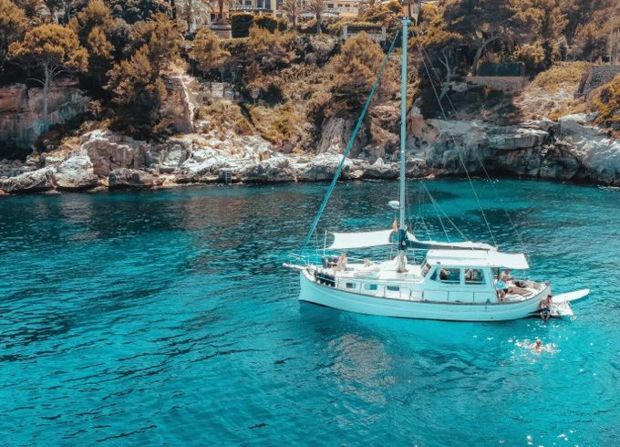 Motorboat Luxury Mallorquin Llaut Private Dining available on board 220hp