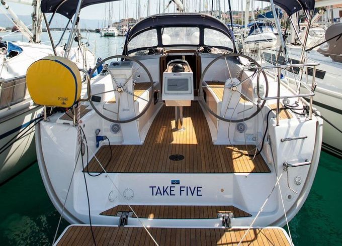Sailboat BAVARIA CRUISER 34 9.99m
