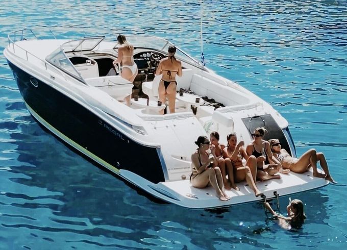Motorboat Regal 3350 800hp
