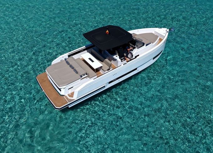 Motorboat De Antonio D32 600hp