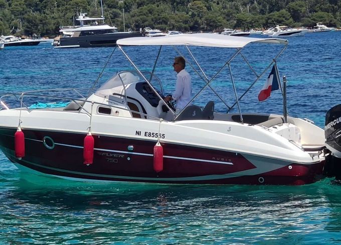 Motorboat Beneteau 750 Flyer Sundeck 300hp