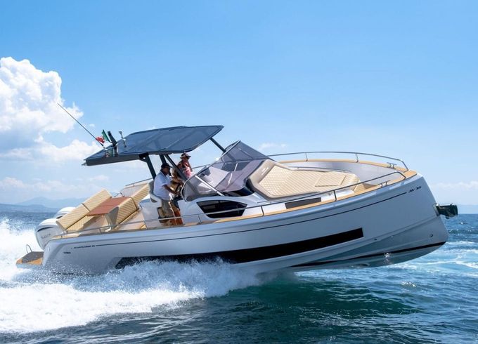 Motorboat Salpa Avant-garde 600hp