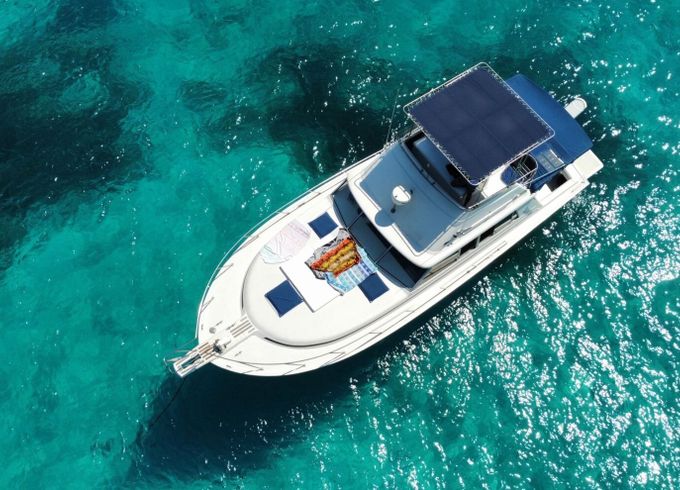 Motorboat SILVERTON Convertible 37 640hp