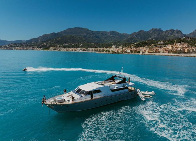 Motor yacht Canados Canados 90' 2600hp