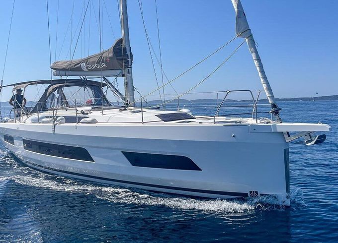 Sailboat 3 DUFOUR 41 - KE (3D/2C/0P) 12m
