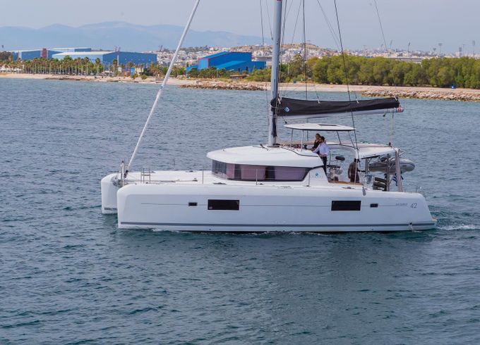 Catamaran LAGOON 42 (Refit 2022) 13m