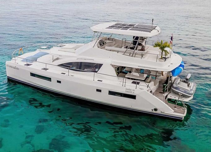 Catamaran Robertson &amp; Caine Leopard 51 power catamaran 15.3m
