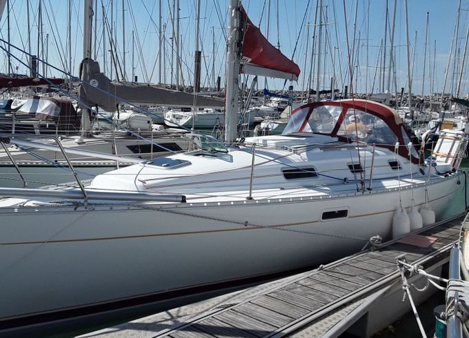 Sailboat Beneteau Oceanis 311 clipper 9.5m