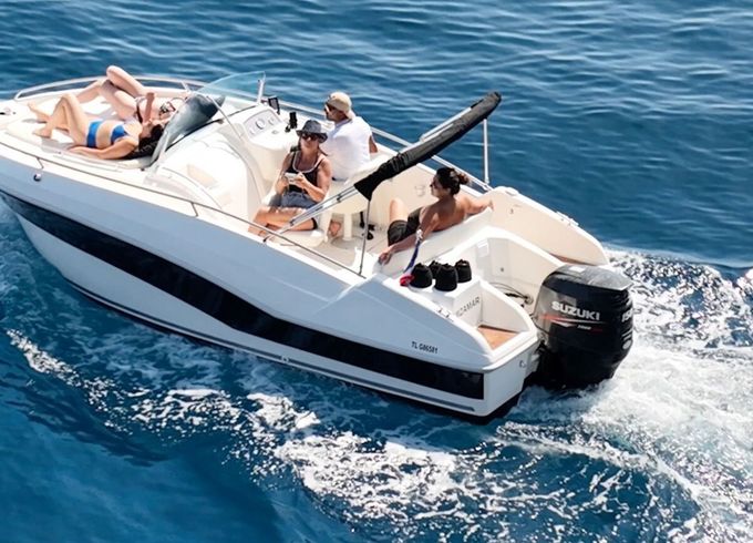 Motorboat Rio 650 day cruiser 150hp