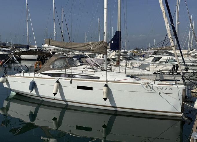 Sailboat Jeanneau Sun Odyssey 349 10.3m