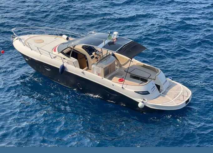 Motorboat Mano Marine GS 37 640hp