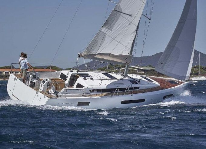 Sailboat Jeanneau Sun Odyssey 410 13.39m