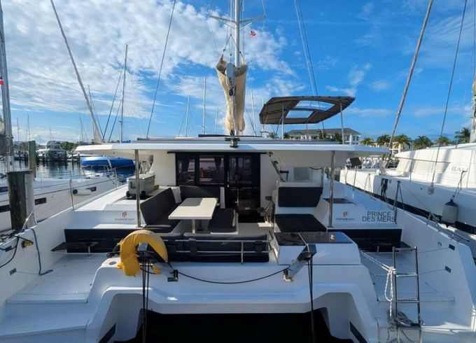 Catamaran Fountaine Pajot Astrea 42 with watermaker 12.58m
