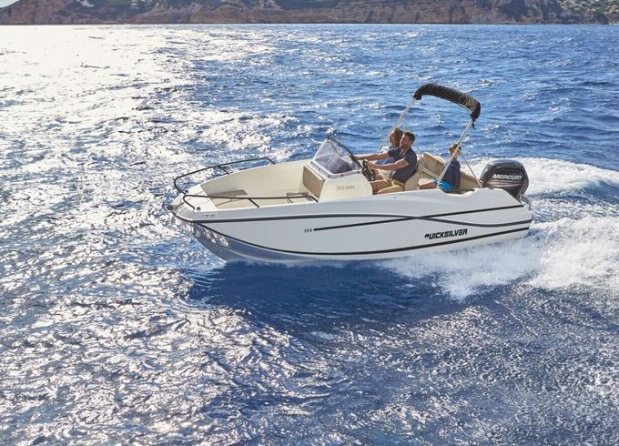 Motorboat Quicksilver Activ 555 Open