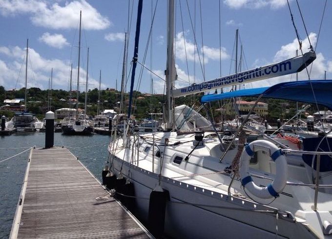 Sailboat Beneteau Oceanis 440 14m