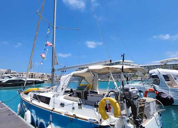 Sailboat Beneteau Oceanis 35.1 10.7m
