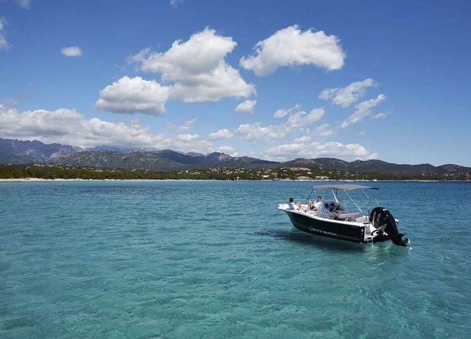 Motorboat TIBURON 230 Sundeck 175hp