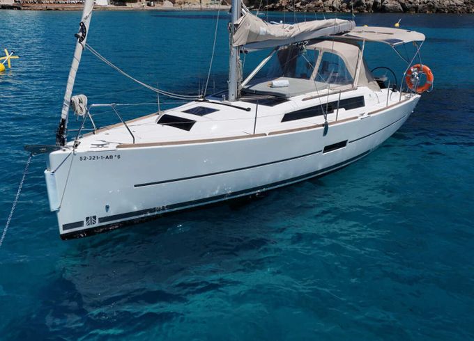 Sailboat Dufour 360 10.5m