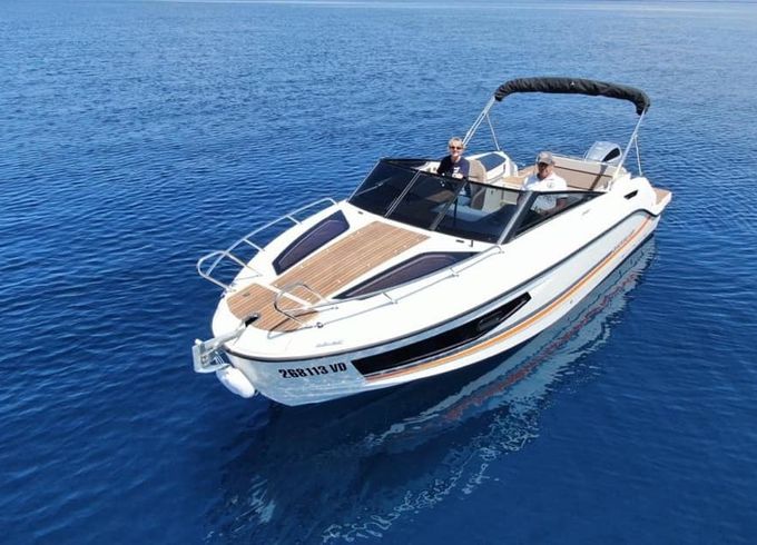 Motorboat Quicksilver Activ 755 Cruiser 250hp