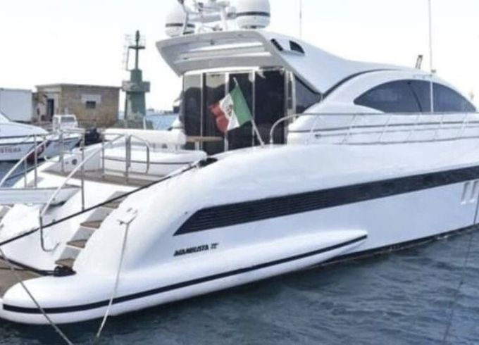 Motor yacht Mangusta 72 3000hp