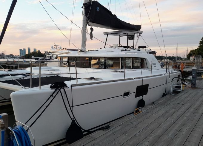 Catamaran LAGOON 440 Charter edition 13.6m
