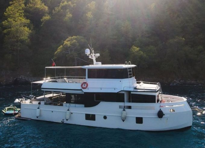 Motor yacht Custom built trawler with capacity of 8 people 2021 model Motor yacht 642hp
