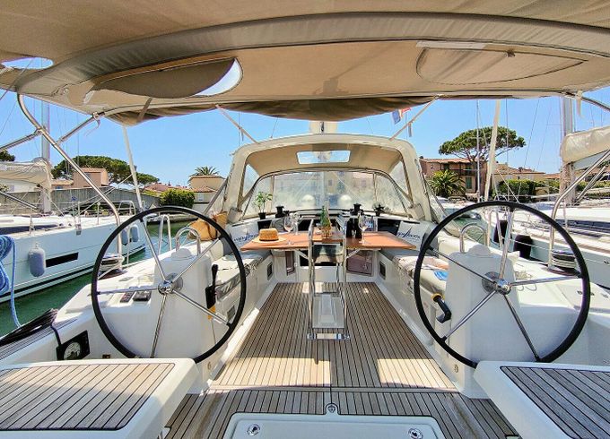 Sailboat Beneteau Oceanis 41 12m