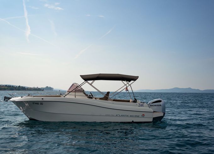 Motorboat Atlantic Marine 750 Open 2 250hp