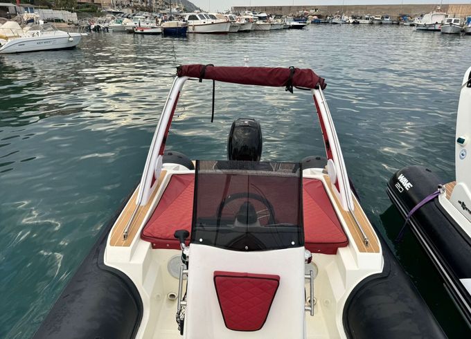 Boat without licence  Almarine MaxiRib 5.85 Black 40hp