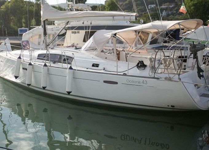 Sailboat BENETEAU OCEANIS 43 14.4m