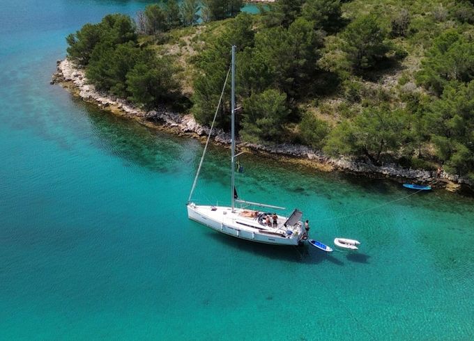 Sailboat Jeanneau Sun Odyssey 439 13m