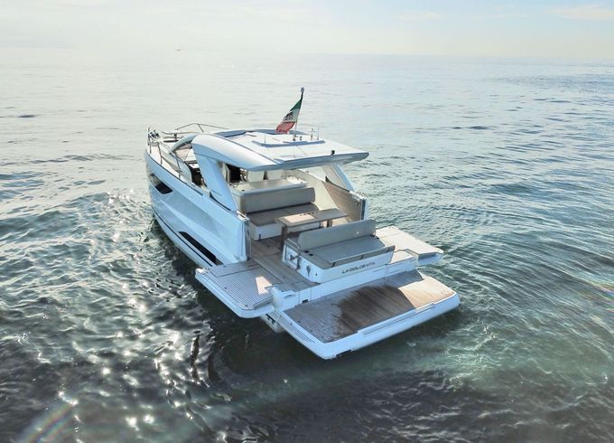 Motorboat Jeanneau DB/43 760hp