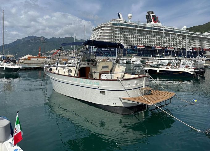 Motorboat Di Luccia Vega 750 150hp