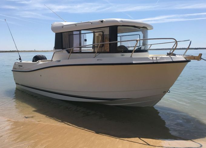 Motorboat Quicksilver 675 PilotHouse 150hp