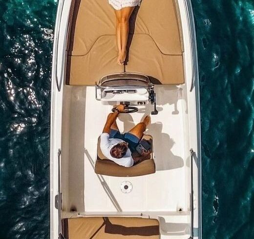 Motorboat karel ithaca 550 60hp