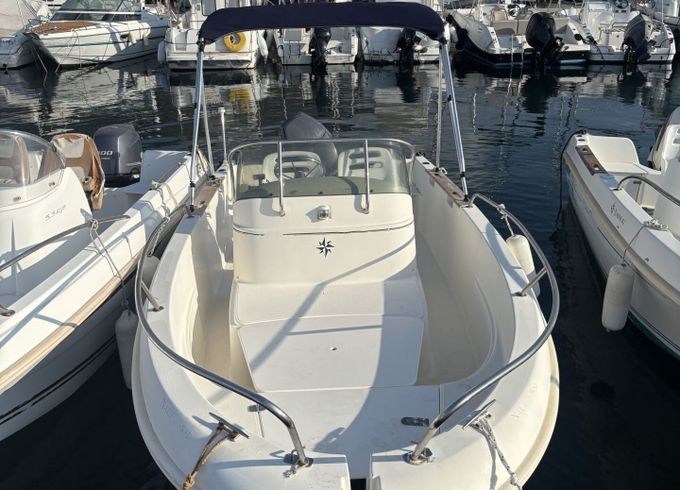 Motorboat Jeanneau Cap Camarat 100hp