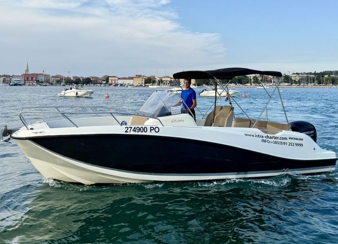 Motorboat Quicksilver Activ 675 Semi Sundeck