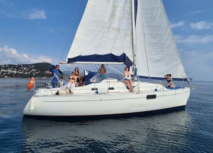 Sailboat Beneteau Oceanis 321 10m