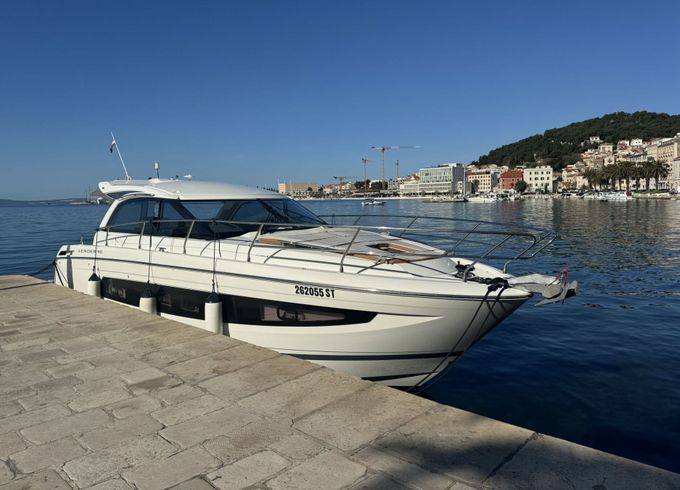 Motorboat Jeanneau Leader 40