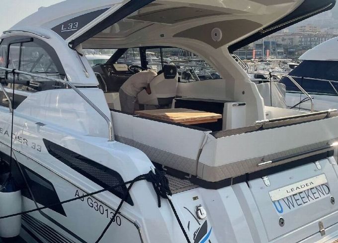 Motorboat JEANNEAU LEADER 33 220hp