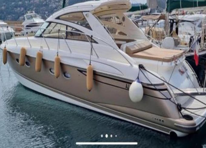 Motorboat Princess V46 960hp