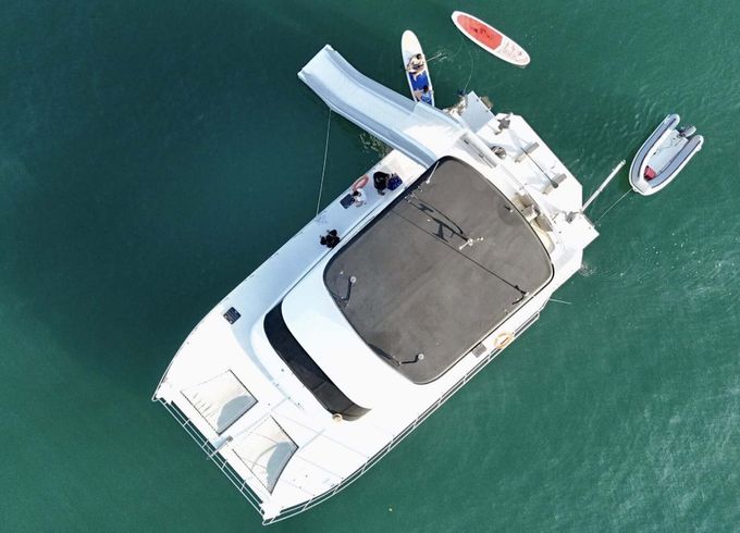 Motorboat - custom catamaran 160hp