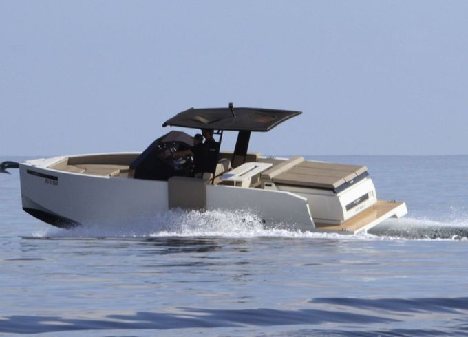 Motorboat De Antonio D28 400hp