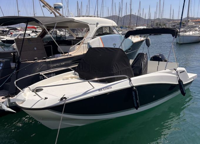Motorboat Quicksilver Activ 605 Sundeck 115hp