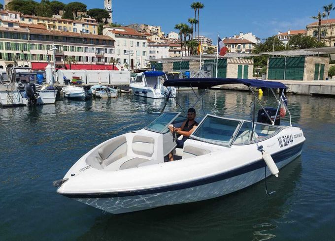 Motorboat Four Winns 180 Horizon 100hp
