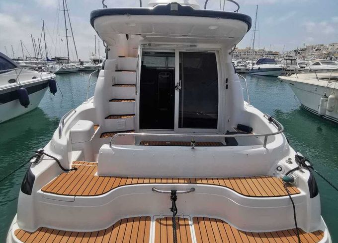 Motorboat Sealine Statement 330 400hp