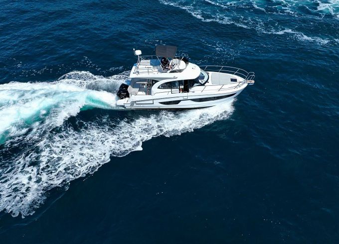 Motorboat Beneteau Antares 11 fly 600hp