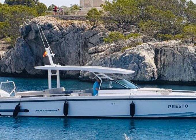 Motorboat Axopar 37 st 600hp
