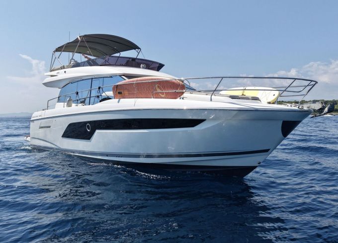 Motorboat Jeanneau Prestige 520 Fly 775hp