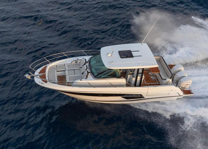 Motorboat Jeanneau cap camarat 12.5